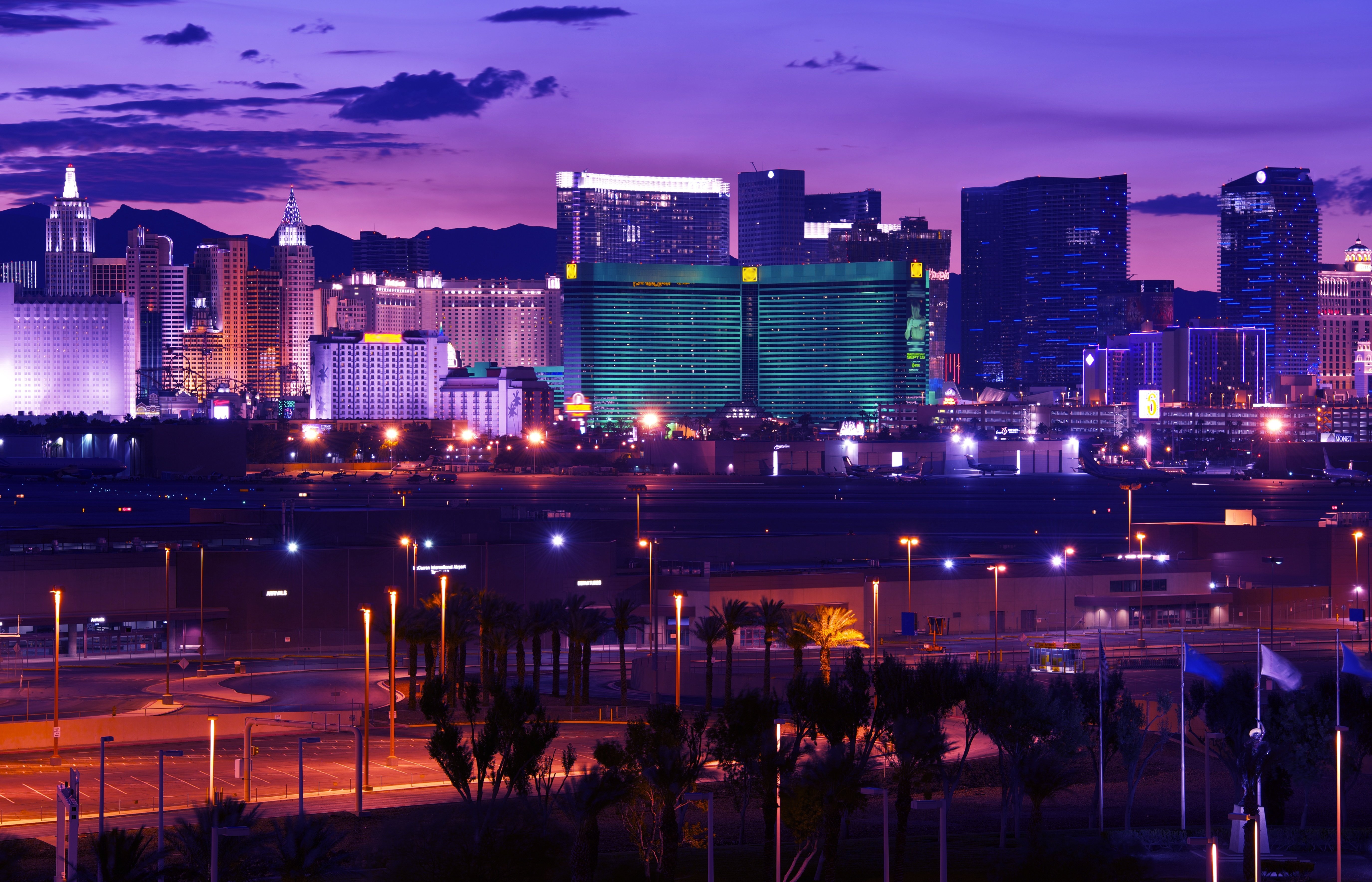 las-vegas-vages-strip-2025-03-14-22-23-18-utc