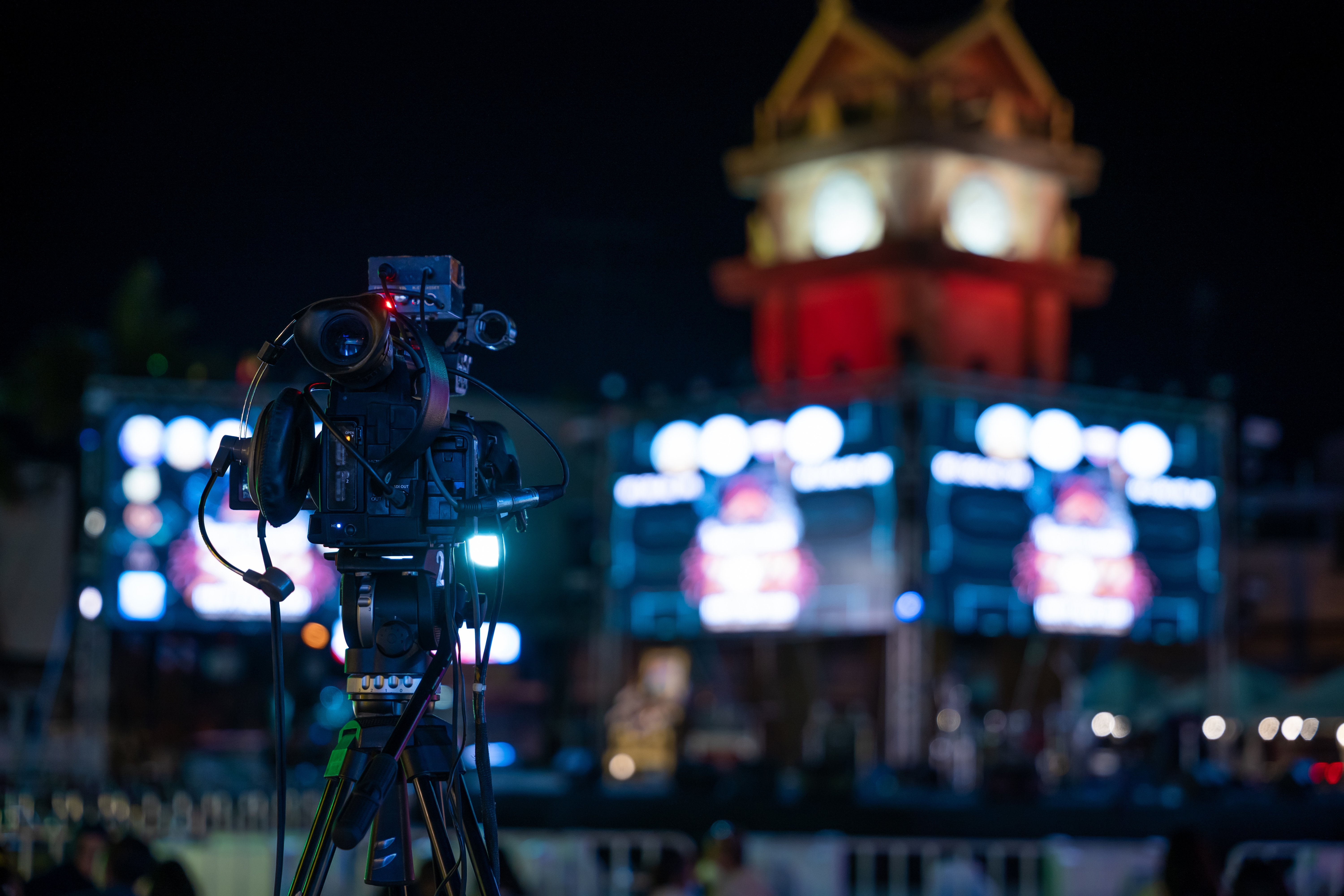 video-production-team-covers-live-event-on-stage-2025-03-10-01-29-09-utc